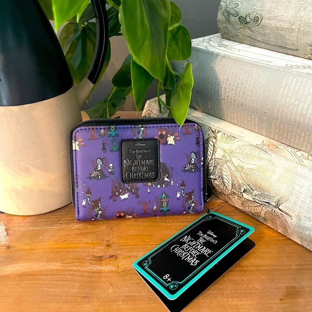 THE Nightmare Before Christmas Halloween Town Disney Mini Zipper Wallet NWT